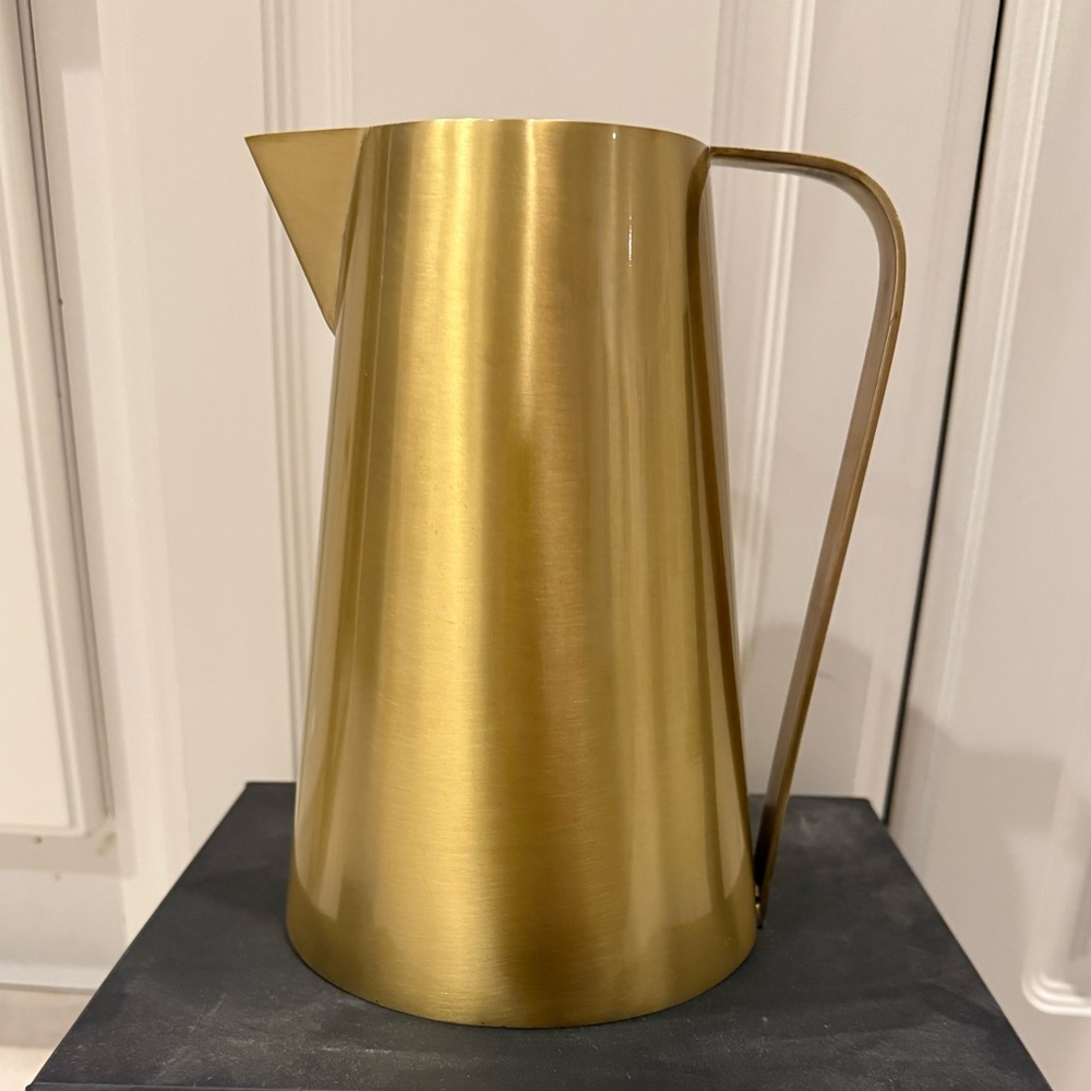 New in Box Calvin Klein Collection Iconjc Pitcher in Burnished Gold Metal - Tall